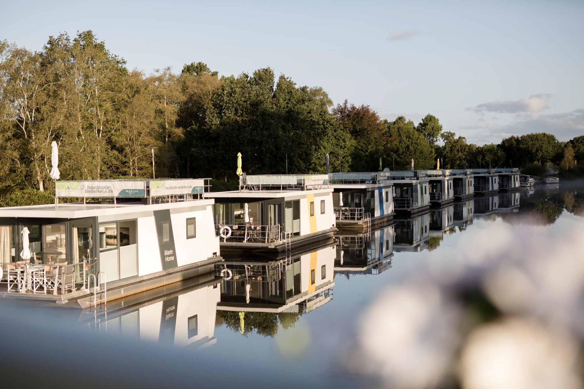 Hausbootflotte am Kanal Bederkesa